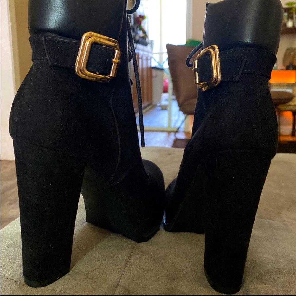 Black heel boot - Picture 2 of 3